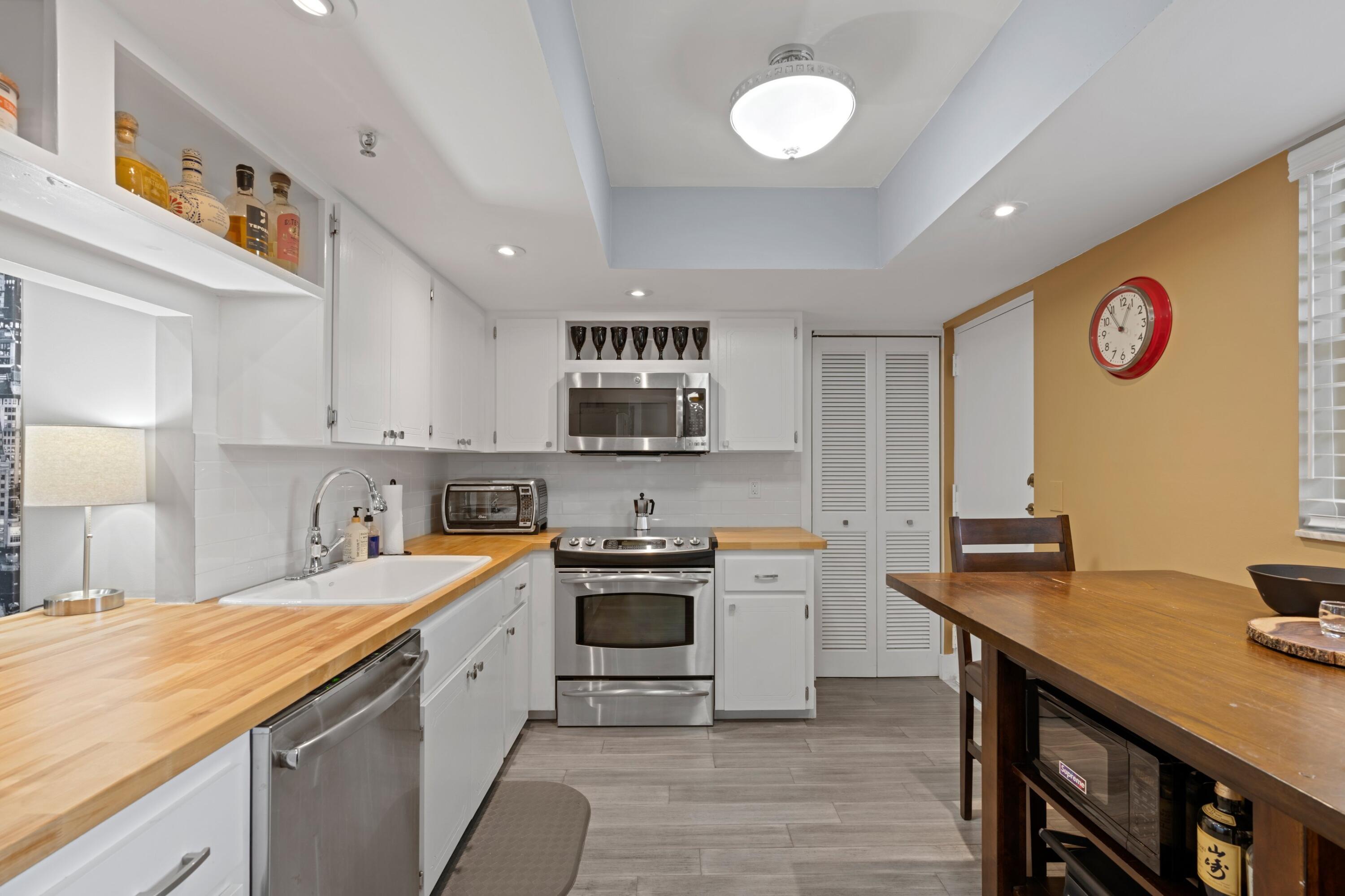 198 Northwest 67th Street, Unit 103 Boca Raton, FL 33487 - Photo 5 of 24 Kitchen