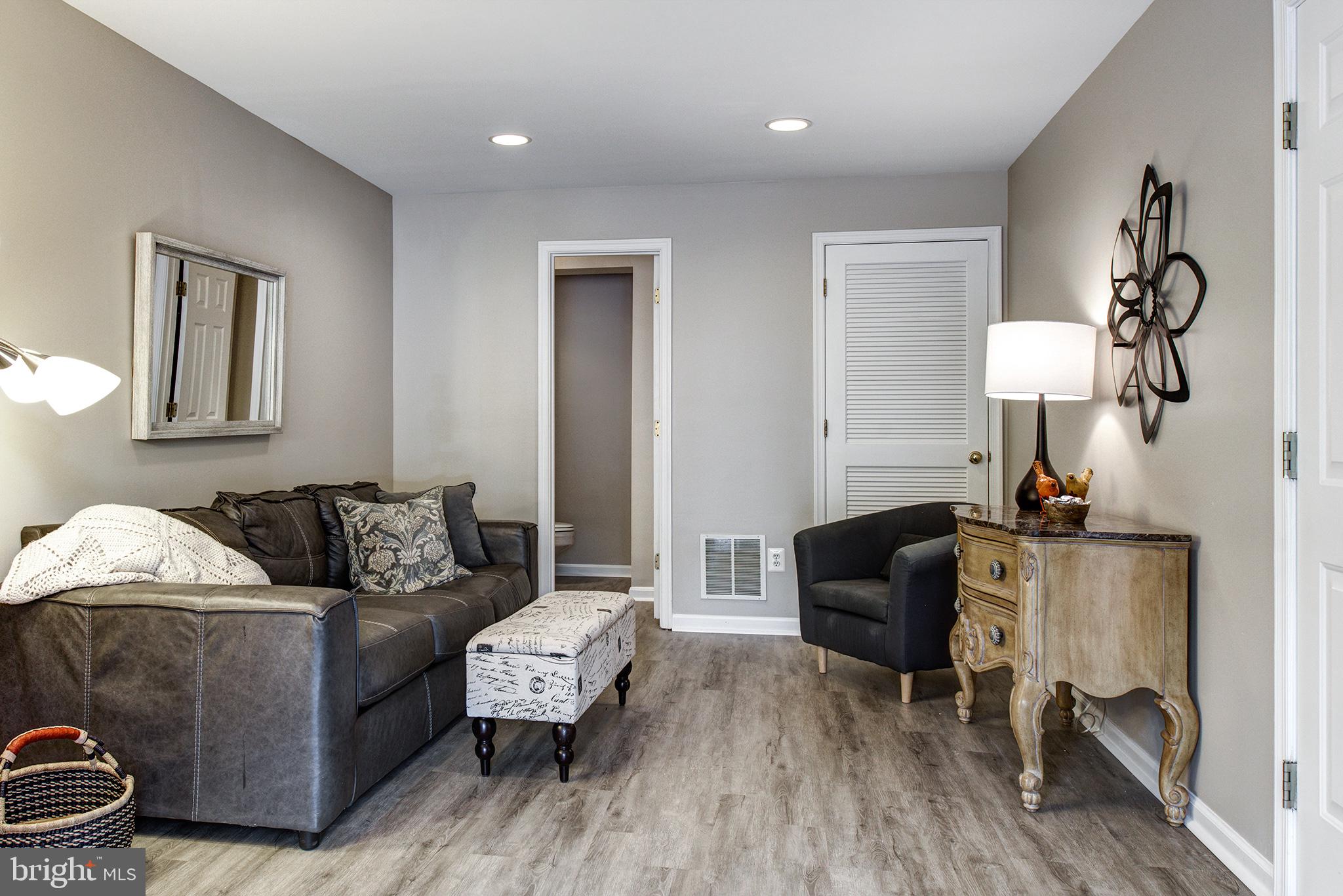 20871 Rockingham Terrace Sterling, VA 20165 - Photo 4 of 36 Gallery Image 4