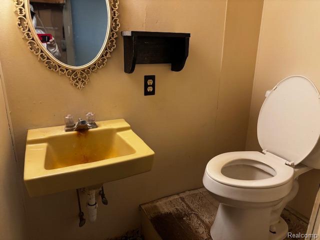 3901 West Lovejoy Road Byron, MI 48418 - Photo 14 of 19 Bathroom with toilet