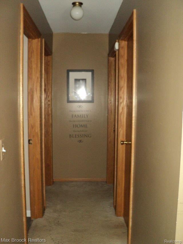 585 Mary Ellen Road Rochester, MI 48307 - Photo 10 of 16 Hall way