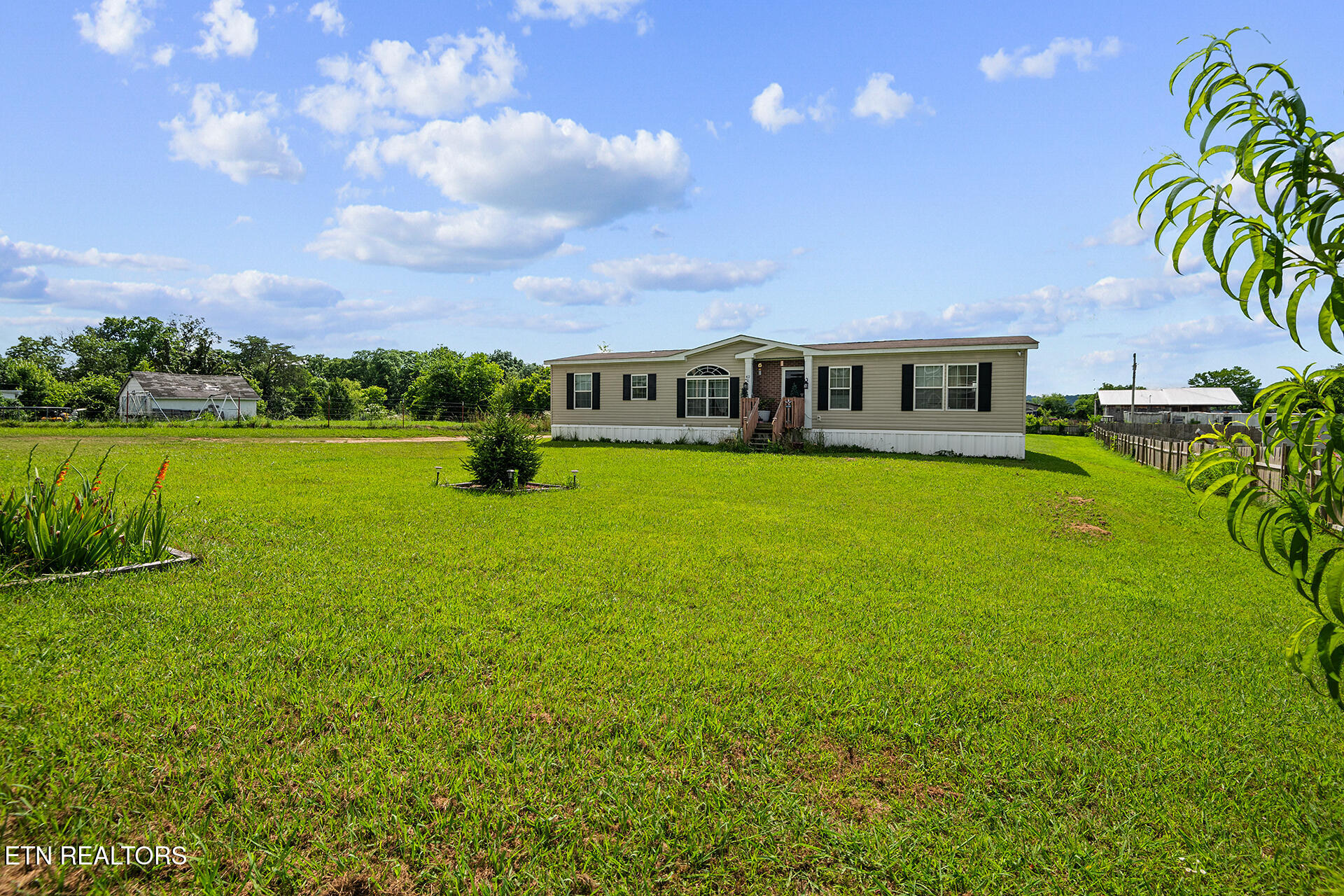 42 Wisecarver Road Mosheim, TN 37818 - Photo 2 of 17 42 Wisecarver Road Mosheim TN_003