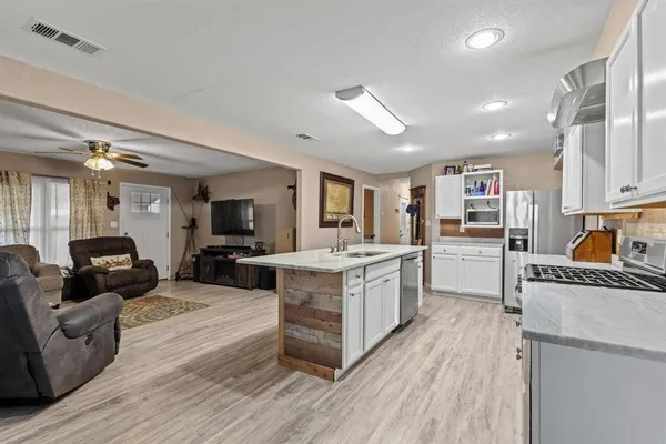 $600,000 | 469 Dugan Chapel Road, Bells, TX 75414