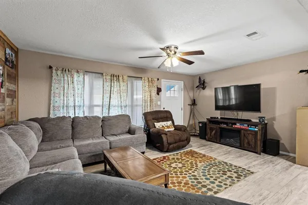 $600,000 | 469 Dugan Chapel Road, Bells, TX 75414