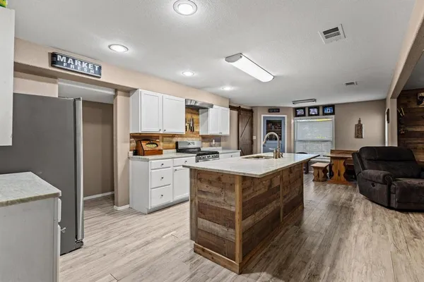 $600,000 | 469 Dugan Chapel Road, Bells, TX 75414