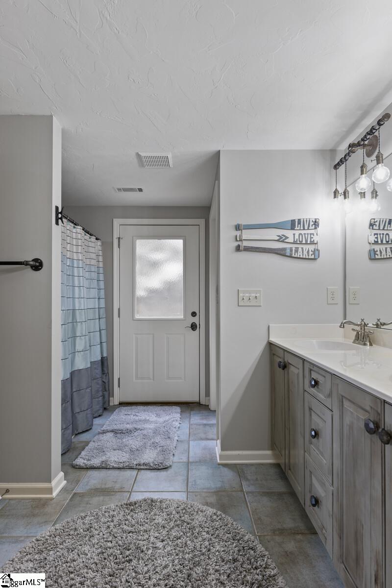 803 Clearlake Point Seneca, SC 29672 - Photo 29 of 35 Gallery Image 29