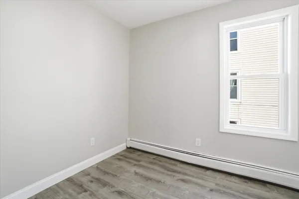 $2,200 | 254 Auburn Street, Unit 1, Manchester, NH 03103