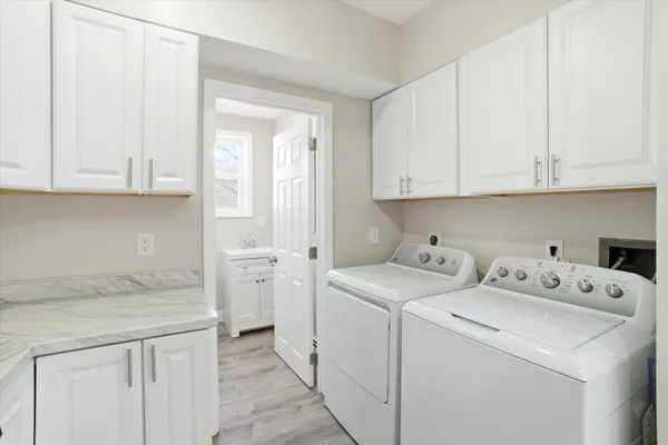 $2,200 | 254 Auburn Street, Unit 1, Manchester, NH 03103