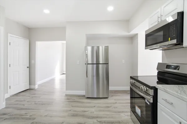 $2,200 | 254 Auburn Street, Unit 1, Manchester, NH 03103