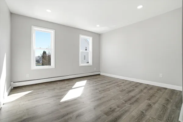 $2,200 | 254 Auburn Street, Unit 1, Manchester, NH 03103