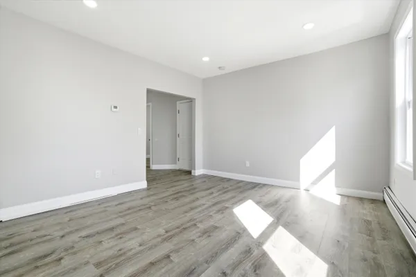 $2,200 | 254 Auburn Street, Unit 1, Manchester, NH 03103