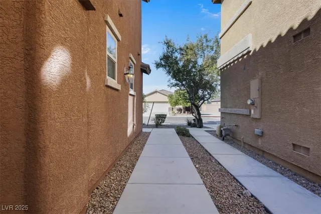$2,050 | 1021 Valley Light Avenue, Henderson, NV 89011