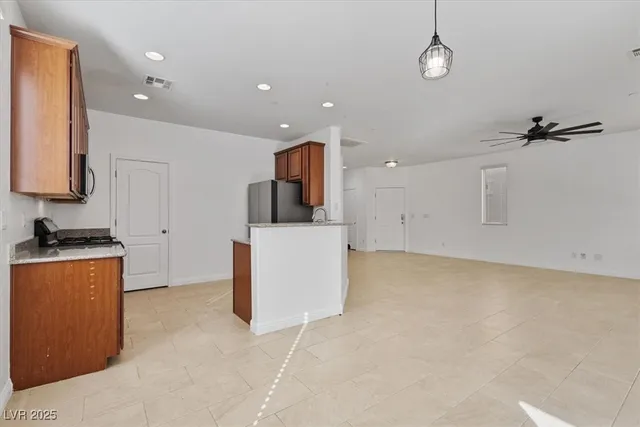 $2,050 | 1021 Valley Light Avenue, Henderson, NV 89011