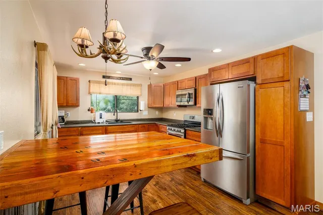 $385,000 | 1606 Rustic Lane, Troy, IL 62294