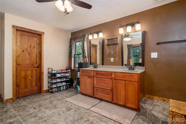 $385,000 | 1606 Rustic Lane, Troy, IL 62294