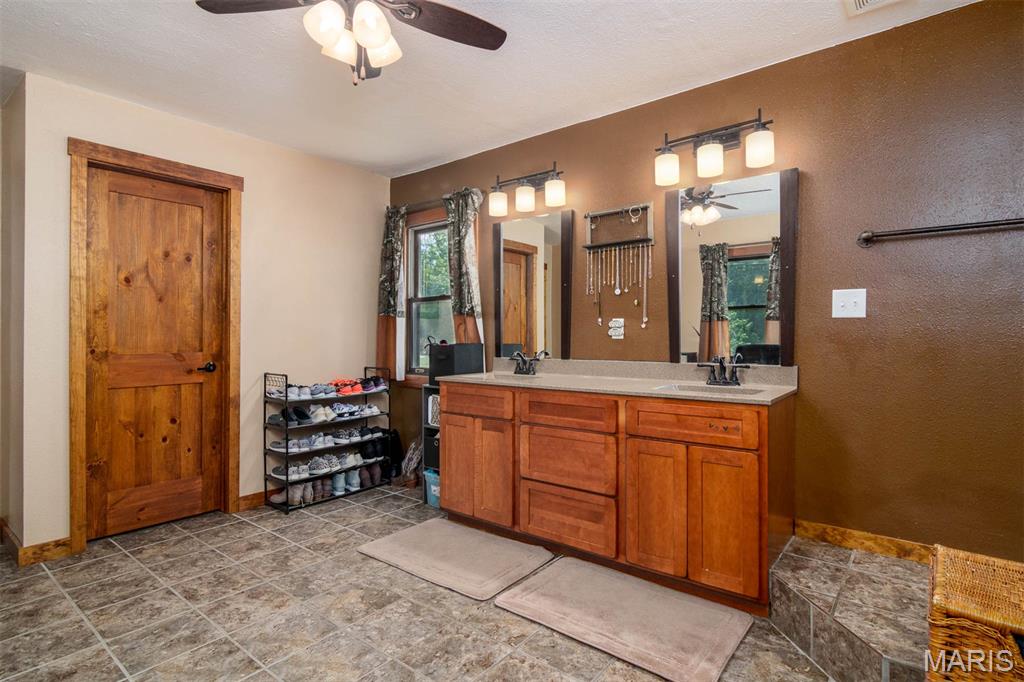 1606 Rustic Lane Troy, IL 62294 - Photo 15 of 28