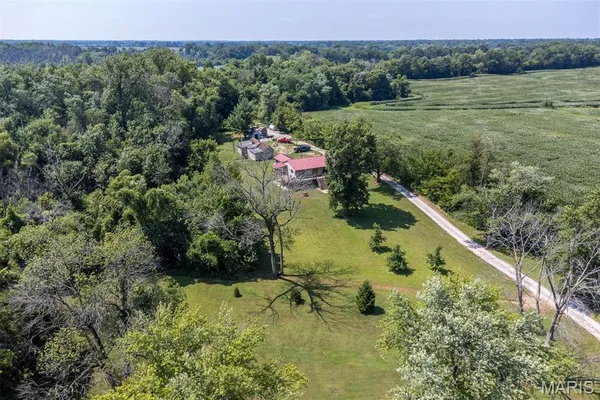 $390,000 | 1606 Rustic Lane, Troy, IL 62294