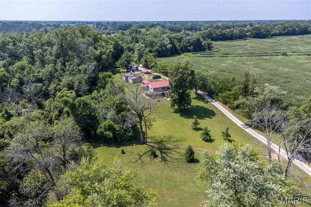 $385,000 | 1606 Rustic Lane, Troy, IL 62294