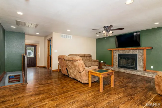 $385,000 | 1606 Rustic Lane, Troy, IL 62294