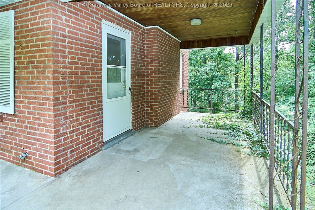 517 Linden Road Charleston, WV 25314 - Photo 39 of 45 side porch