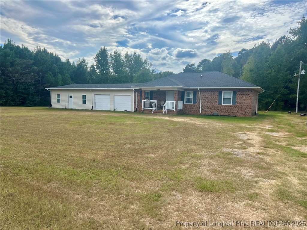 634 Dallas Road Lumberton, NC 28358 - Photo 3 of 27 a front view of house with yard and trees