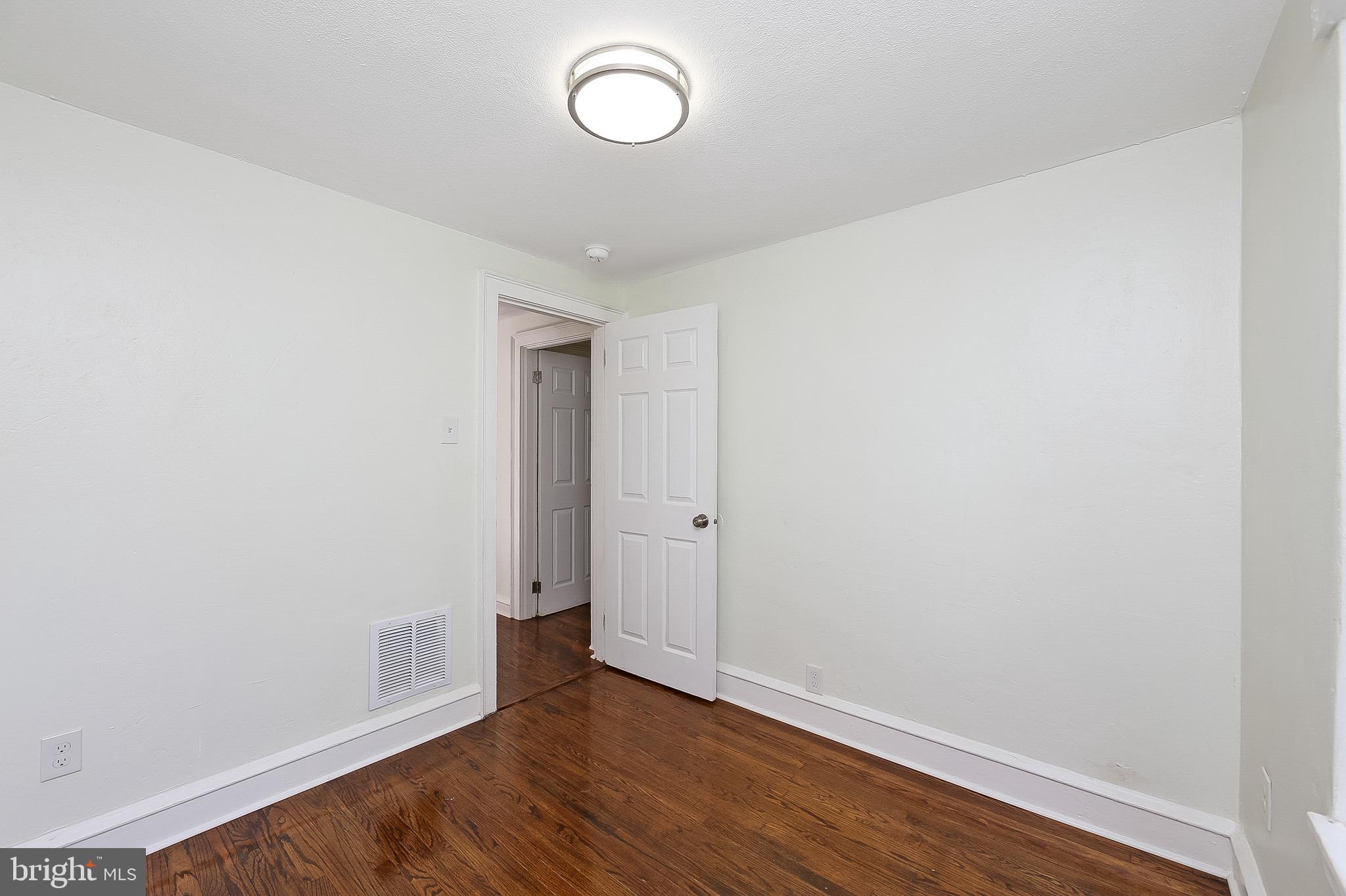 2854 Yorkship Road Camden, NJ 08104 - Photo 11 of 25