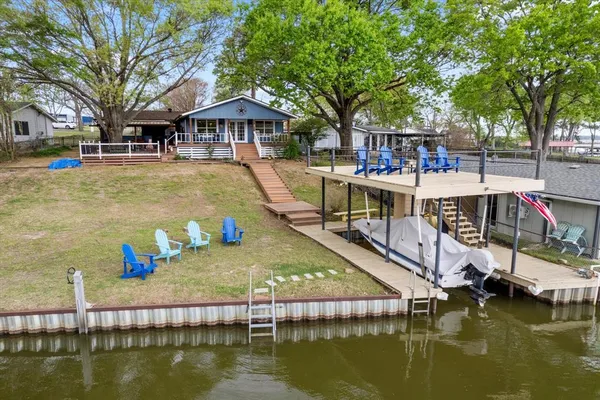 a house with swimming pool in front of it