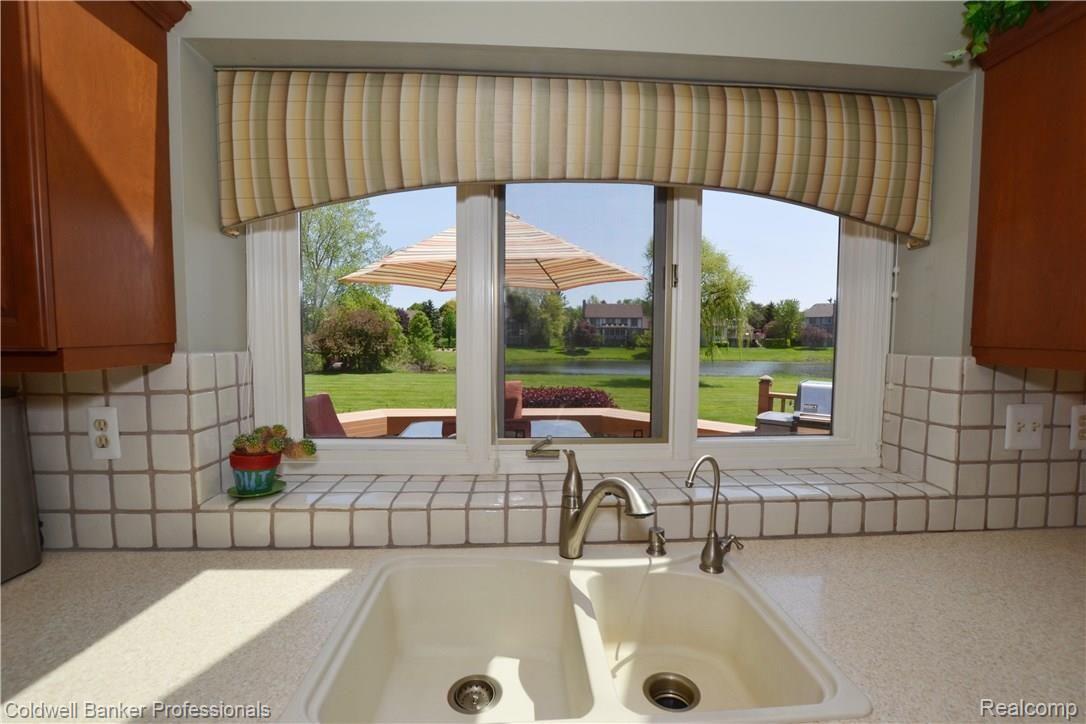 4878 Rivers Edge Drive Troy, MI 48098 - Photo 14 of 54 RChase4878_072.JPG