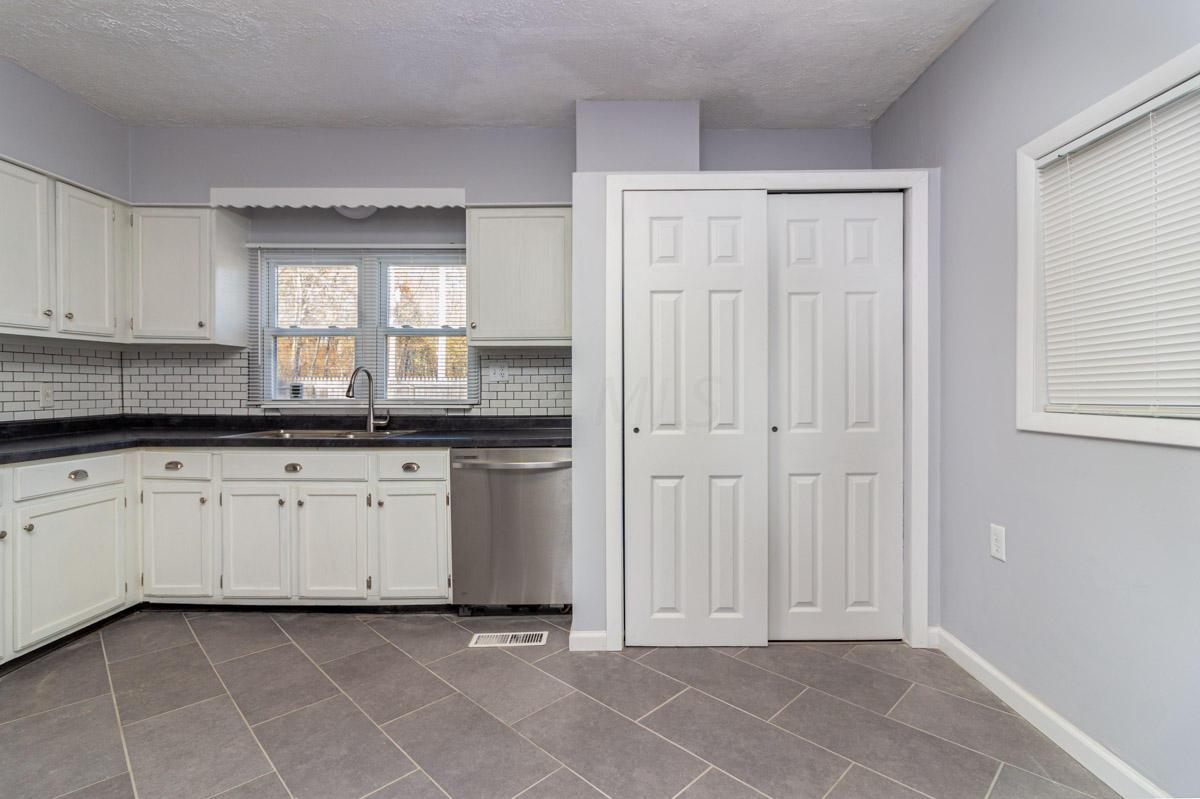 3661 Dixon Road Southwest Pataskala, OH 43062 - Photo 10 of 19 Gallery Image 10