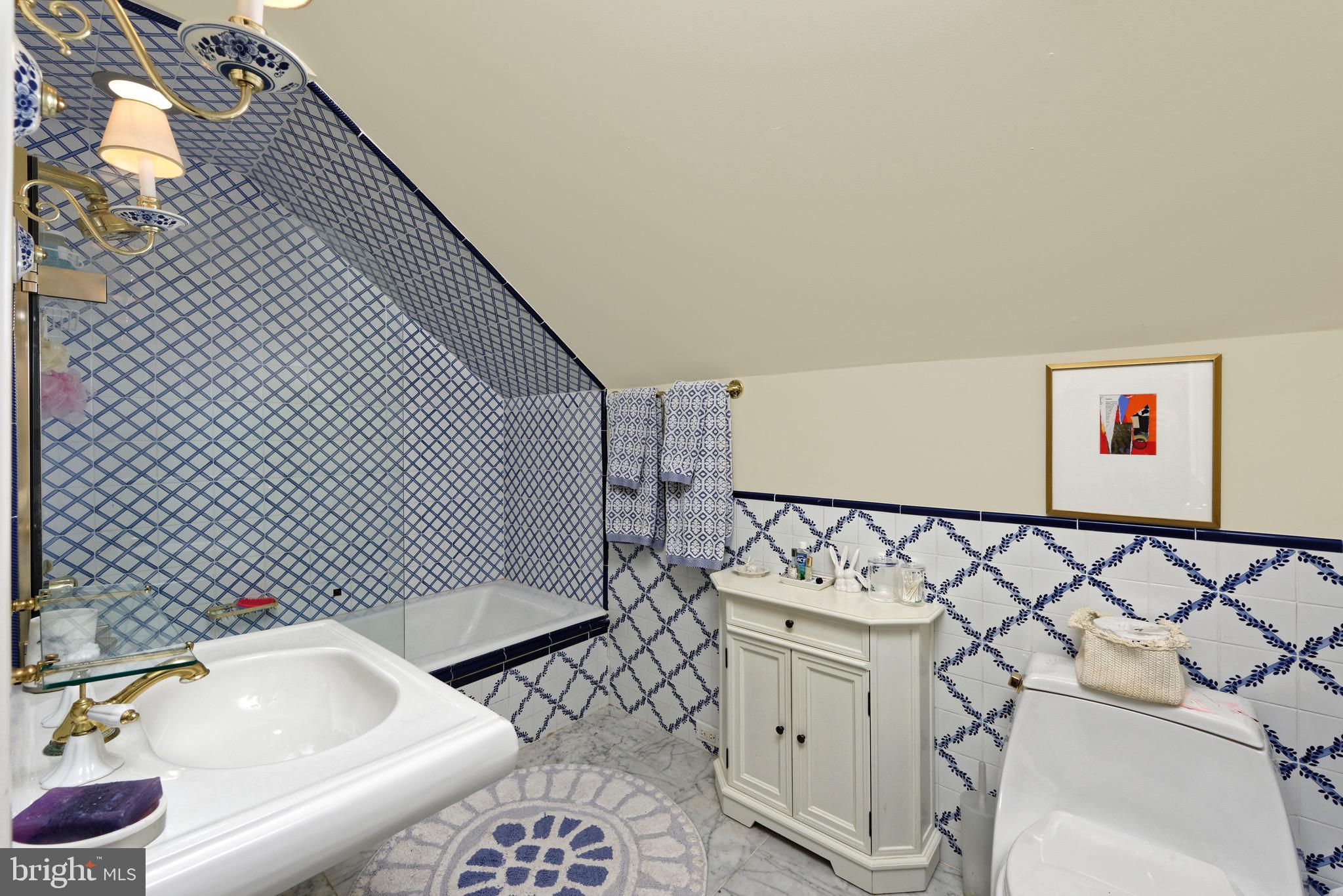 574 Clay Hill Road Boyce, VA 22620 - Photo 26 of 44 a bathroom with a sink and a bathtub