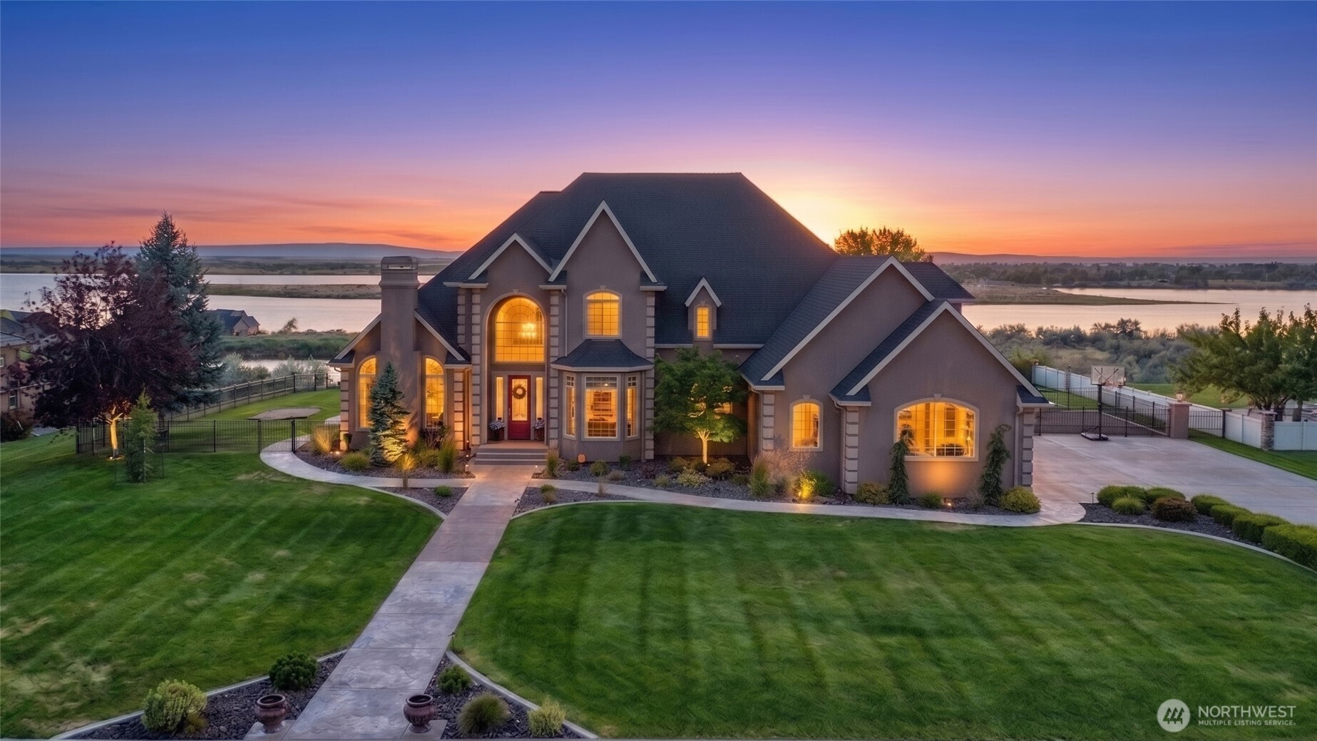 8596 Dune Lake Road Southeast Moses Lake, WA 98837 - Photo 2 of 40