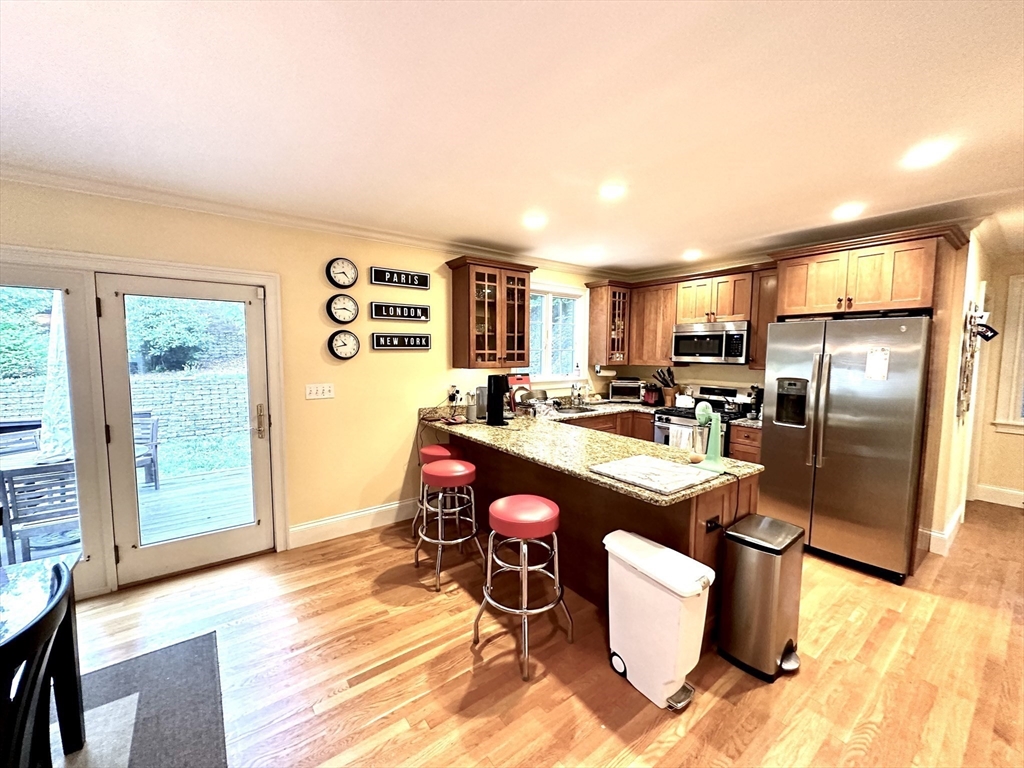 77 Hackensack Road Chestnut Hill, MA 02467 - Photo 4 of 23