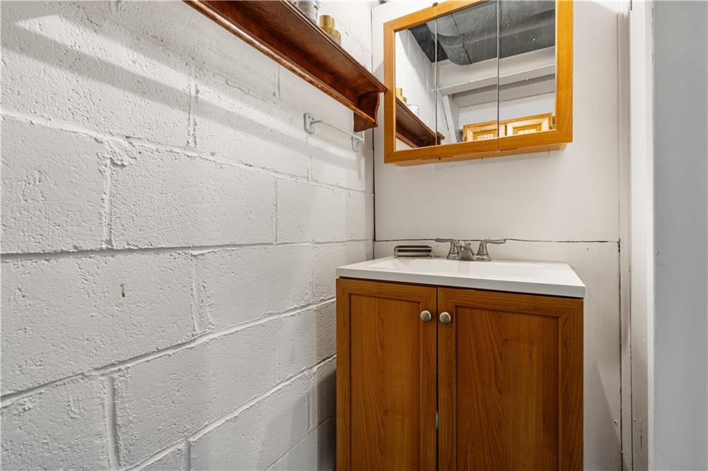356 Spring Valley Road Pittsburgh, PA 15243 - Photo 29 of 36 a utility room with dryer and washer