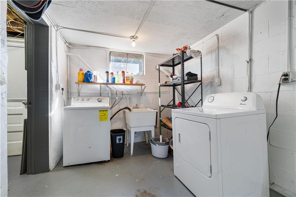 356 Spring Valley Road Pittsburgh, PA 15243 - Photo 30 of 36 a utility room with dryer and washer