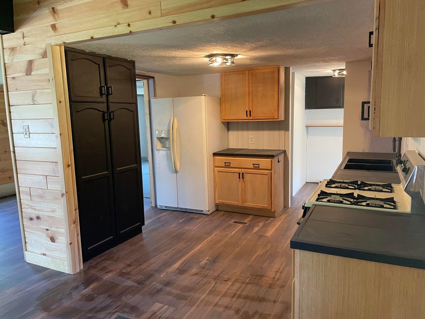 8700 North Higgins Lake Road Roscommon, MI 48653 - Photo 4 of 41 1923564-fb741662-861a-4d84-8580-5d60559fc1f0.JPG