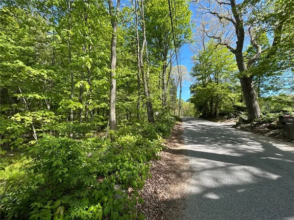 $275,000 | 263 Quaker Lane, Scituate, RI 02857