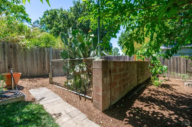 $999,000 | 225 Berna Avenue, Napa, CA 94559