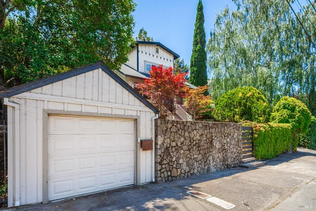 $999,000 | 225 Berna Avenue, Napa, CA 94559