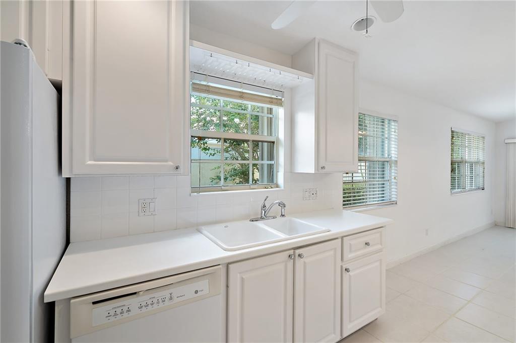 912 Southwest Balmoral Trace Stuart, FL 34997 - Photo 10 of 29 Gallery Image 10