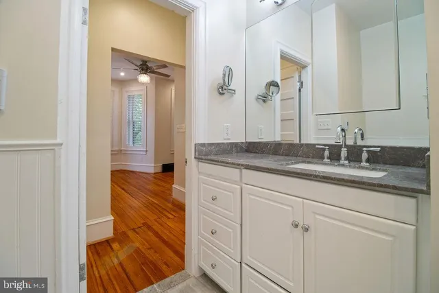 a black and white photo of a room