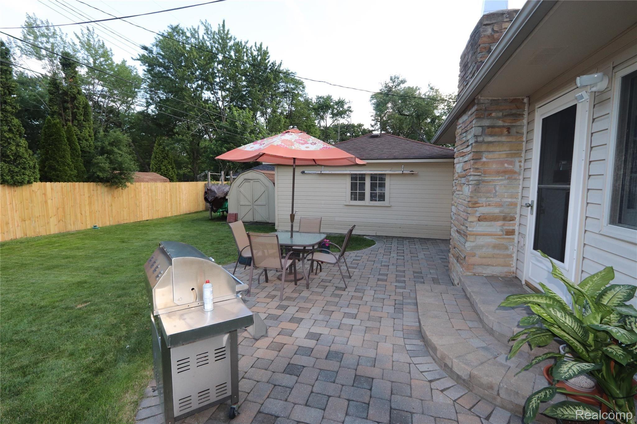 2827 Bembridge Road Royal Oak, MI 48073 - Photo 7 of 38 IMG_8391 REAR WITH GARAGE.JPG
