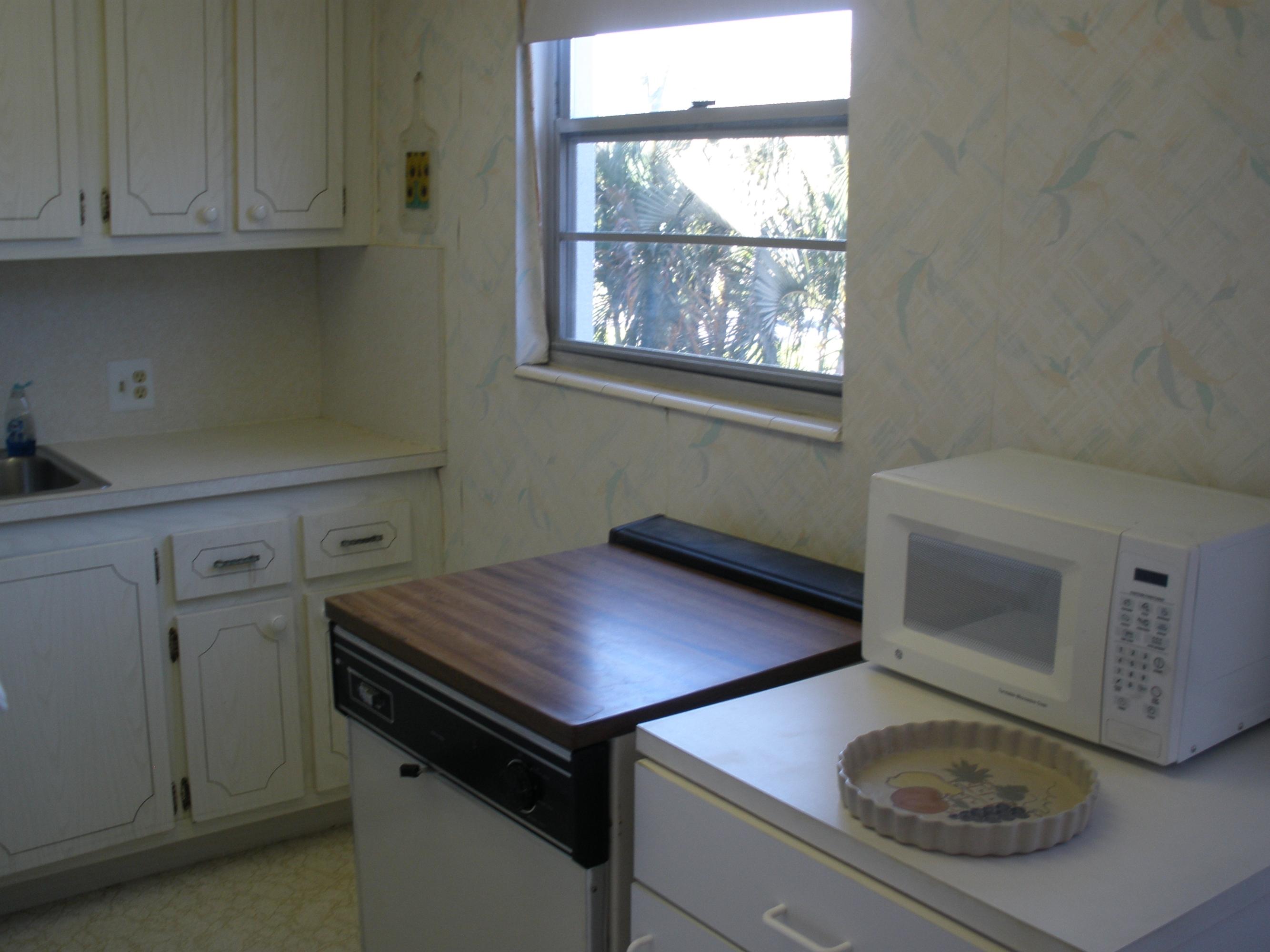159 Mansfield D Boca Raton, FL 33434 - Photo 3 of 23 Kitchen