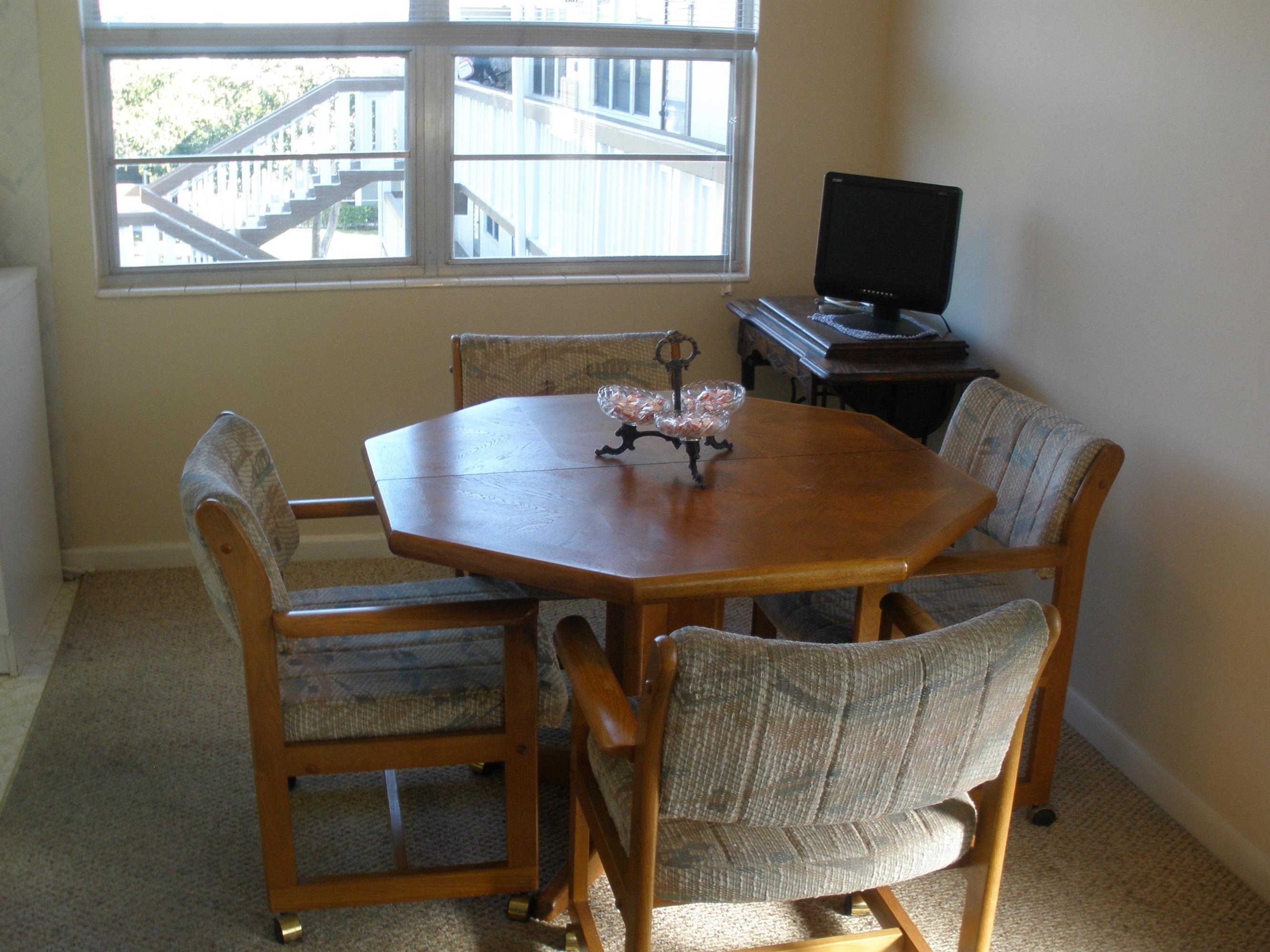 159 Mansfield D Boca Raton, FL 33434 - Photo 5 of 23 Dining