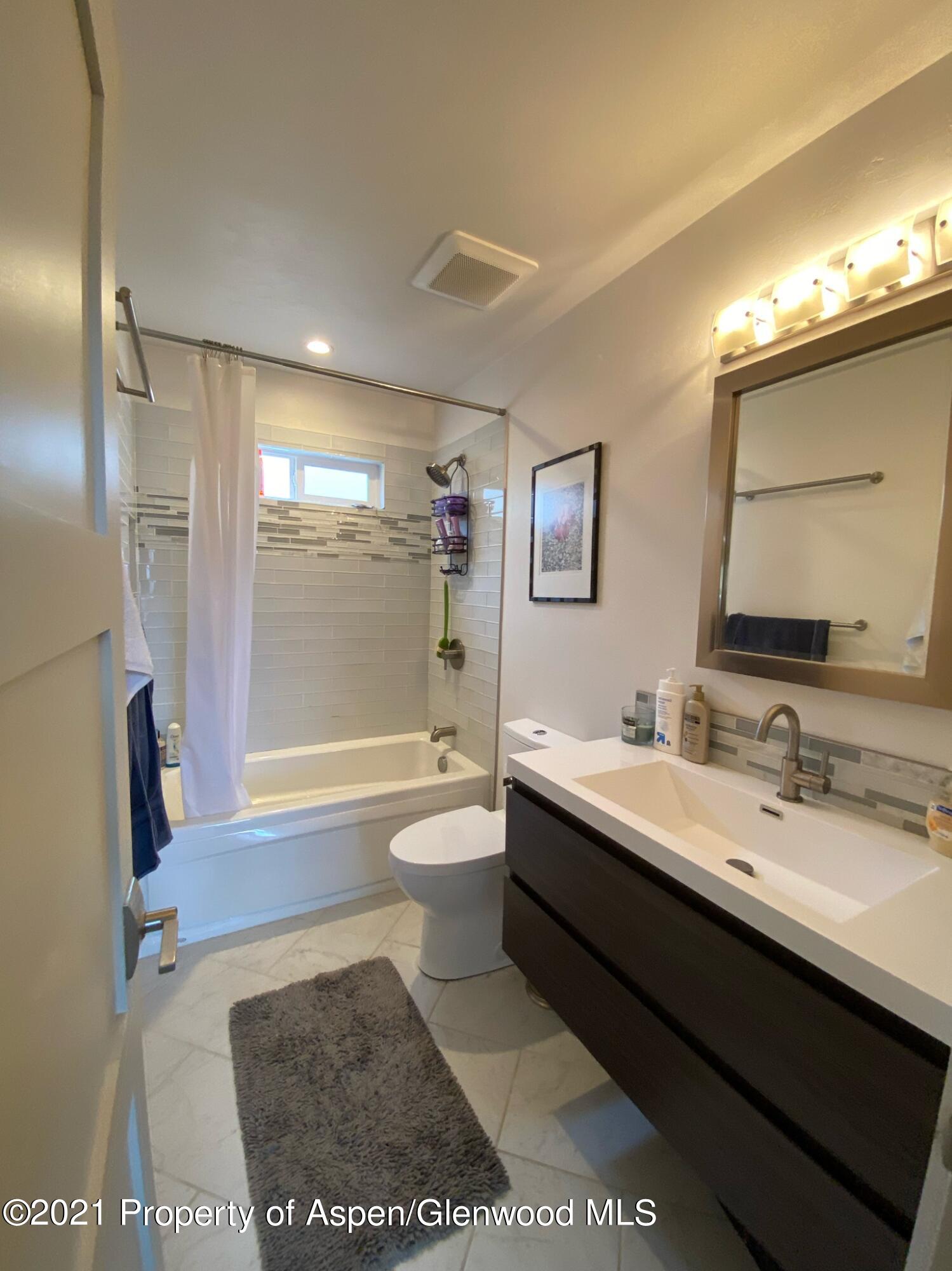 322 Light Hill Road Snowmass, CO 81654 - Photo 13 of 36 Guest Bath