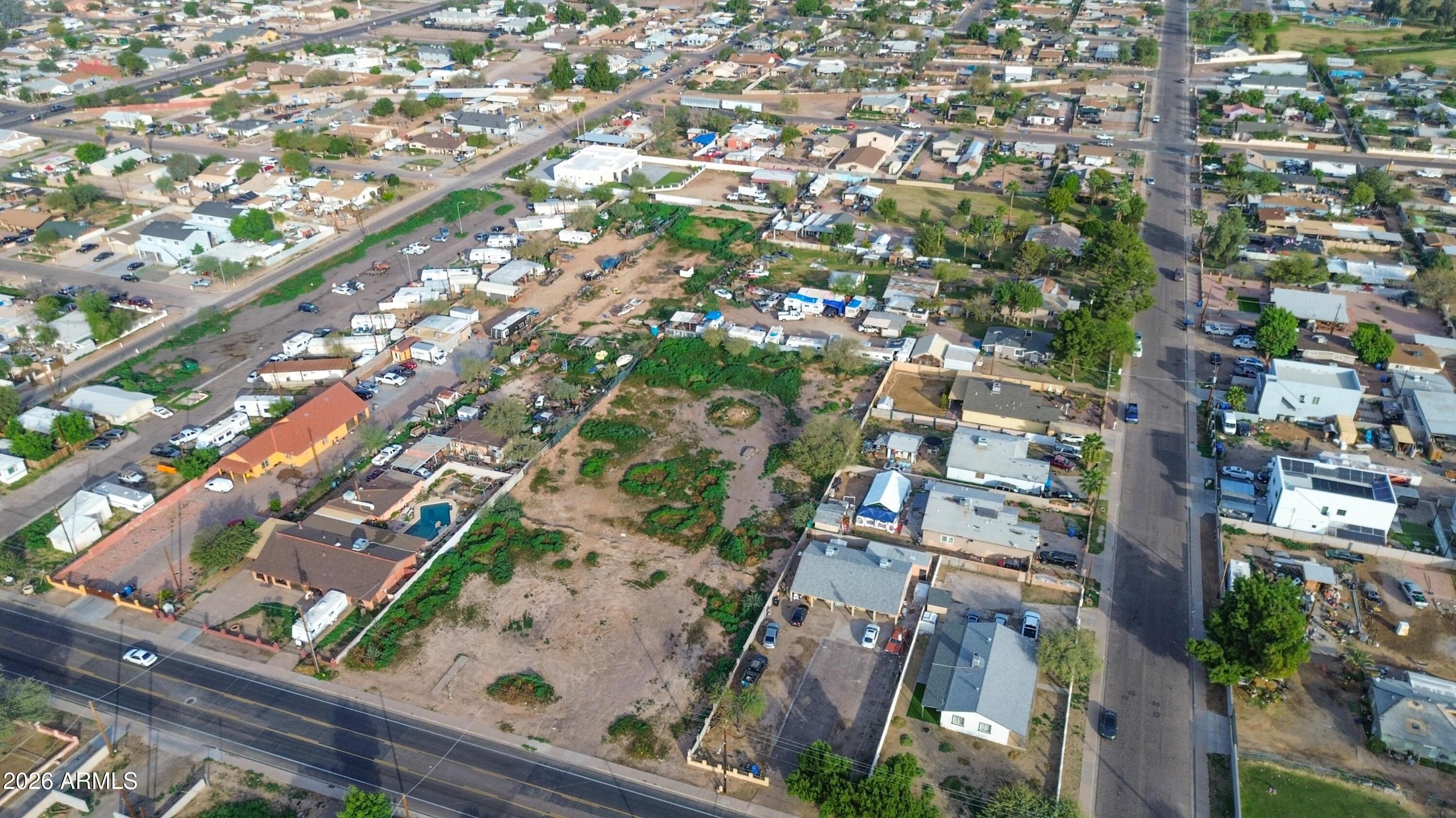 832 East Roeser Road Phoenix, AZ 85040 - Photo 34 of 47 an aerial view of multiple house