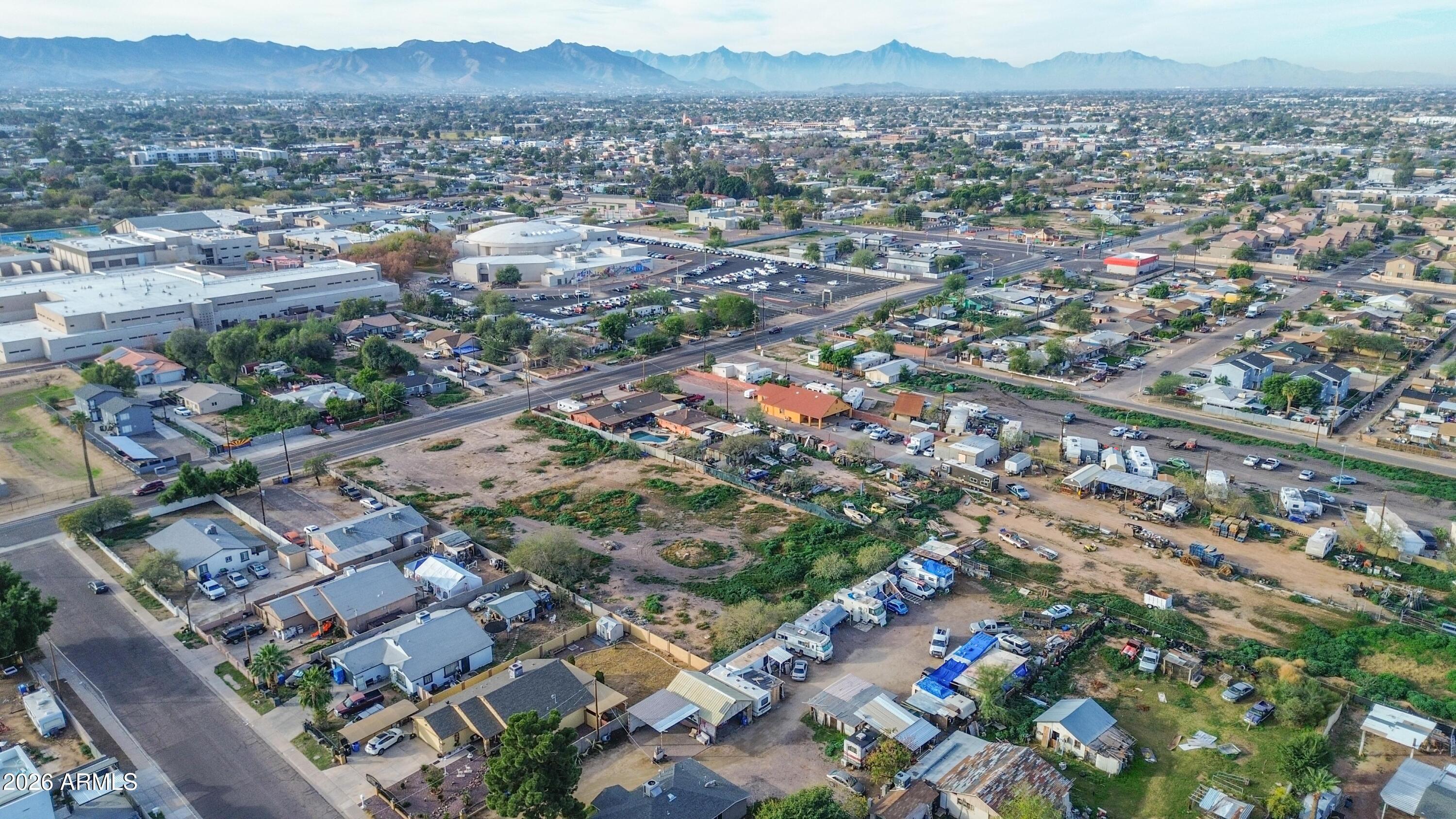 832 East Roeser Road Phoenix, AZ 85040 - Photo 42 of 47 an aerial view of multiple house