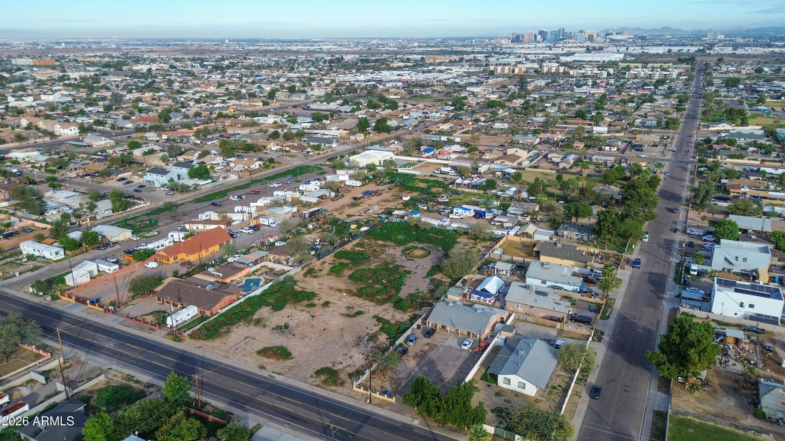 832 East Roeser Road Phoenix, AZ 85040 - Photo 43 of 47 an aerial view of multiple house