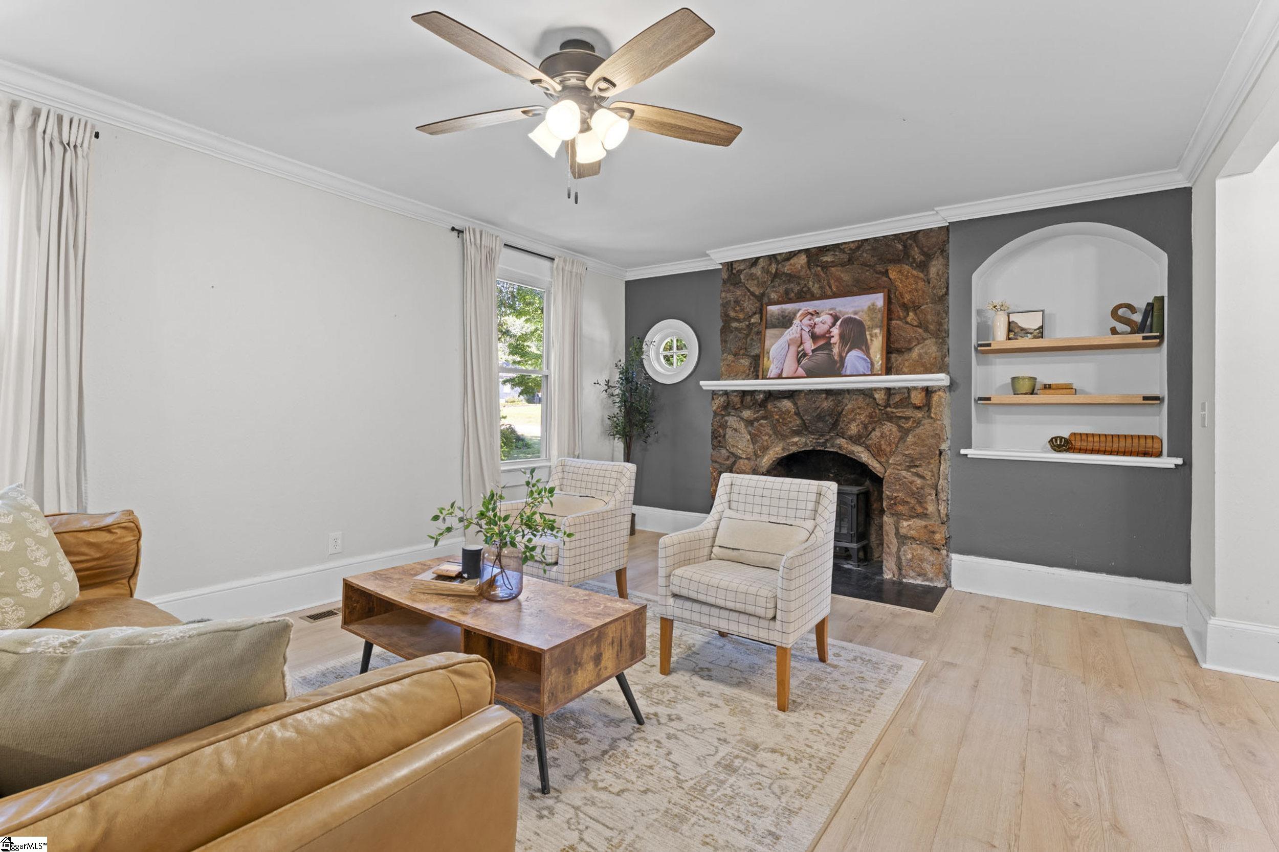 109 Ackley Road Greenville, SC 29607 - Photo 4 of 35