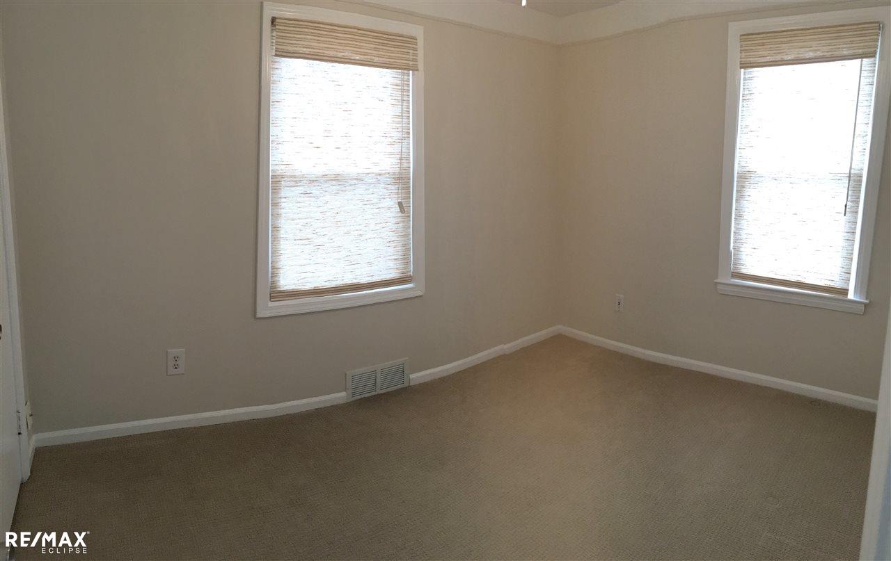 2175 Hampton Road Grosse Pointe, MI 48236 - Photo 10 of 12 31315033-9.JPG