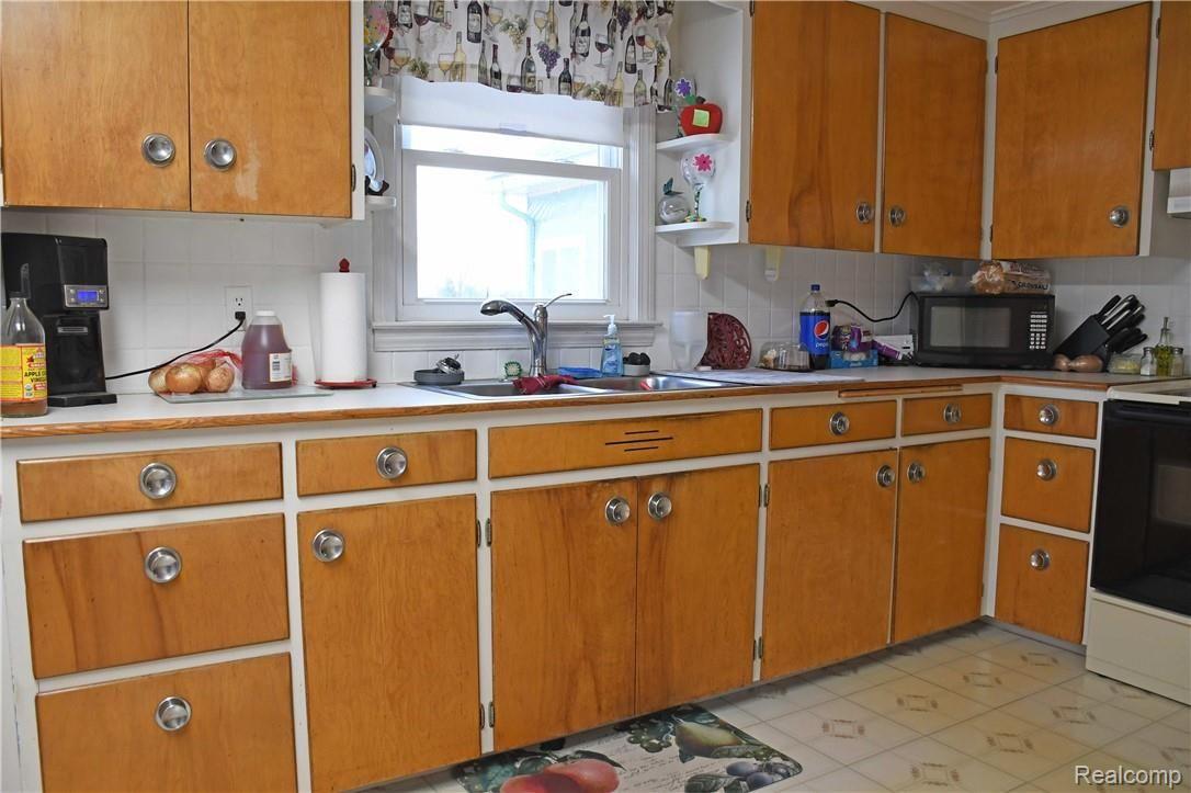 3015 Wadhams Road North Street, MI 48049 - Photo 10 of 28 KITCHEN3.jpg
