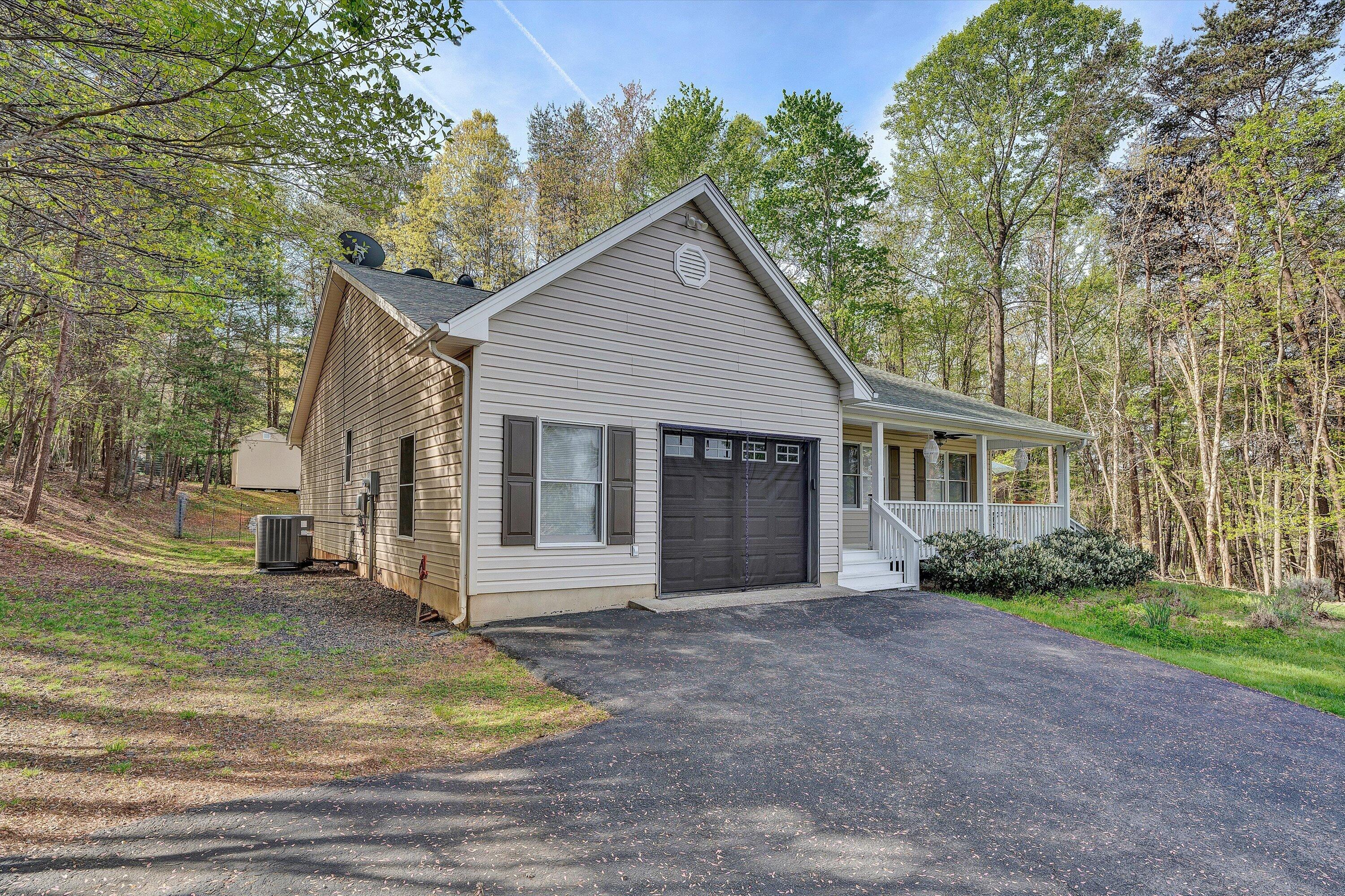 990 Highland Lake Road Union Hall, VA 24176 - Photo 4 of 40 04-DSC00094